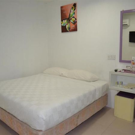 Lavender Hotel Teluk Intan Extérieur photo
