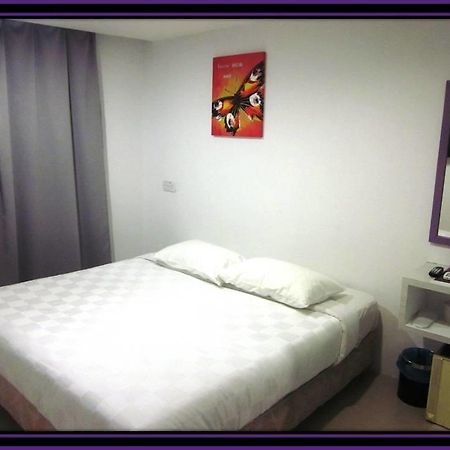 Lavender Hotel Teluk Intan Extérieur photo