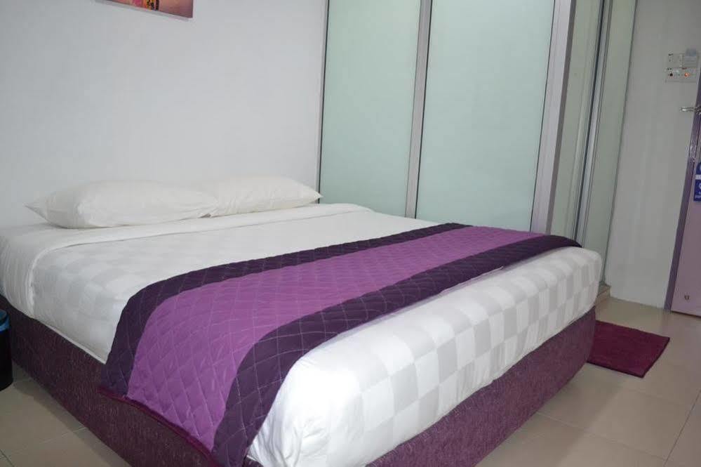 Lavender Hotel Teluk Intan Extérieur photo