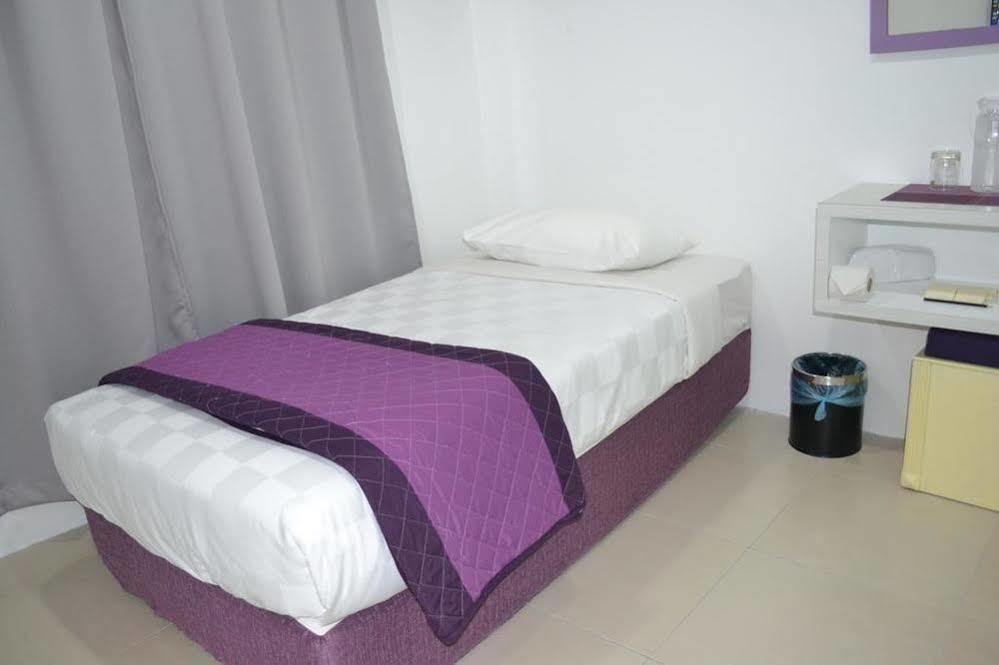 Lavender Hotel Teluk Intan Extérieur photo